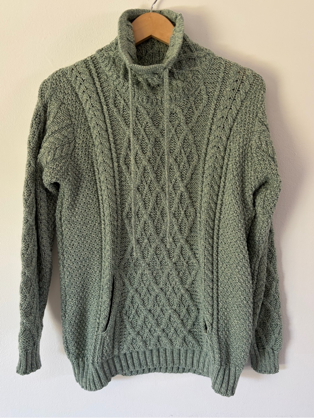 Blarney Woolen Mills Aine Kangaroo Pocket Aran Supersoft Wool Knit Sweater‎